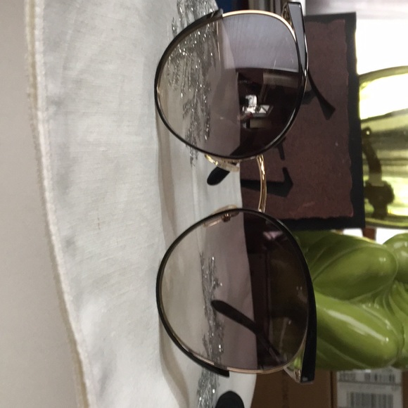 😎NWT.....Salvatore Ferragamo, Sun Glasses - Picture 5 of 6